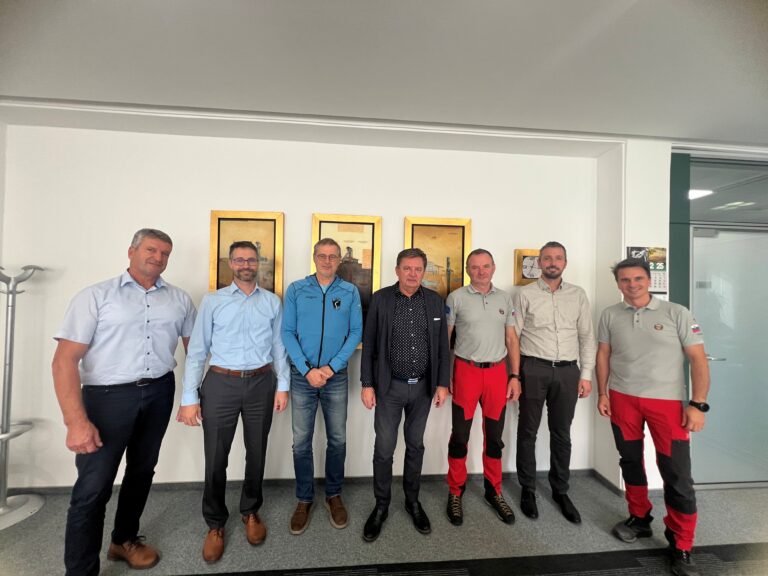 Podpis pogodbe z jamarji - skupinska