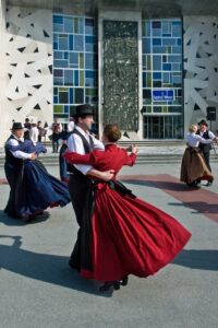 Kotnik-Uros-utrip-trg-folklora